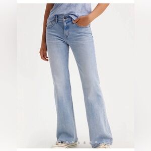 New Without Tags!  Levis Middy Flare Light Was Size 29W 30L